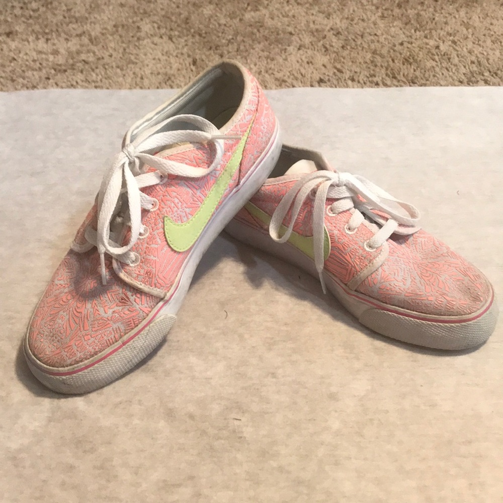 Nike skateboarding shoes